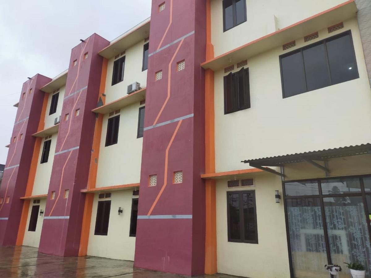 Oyo 3373 Favour Hotel Pagaralam Dış mekan fotoğraf