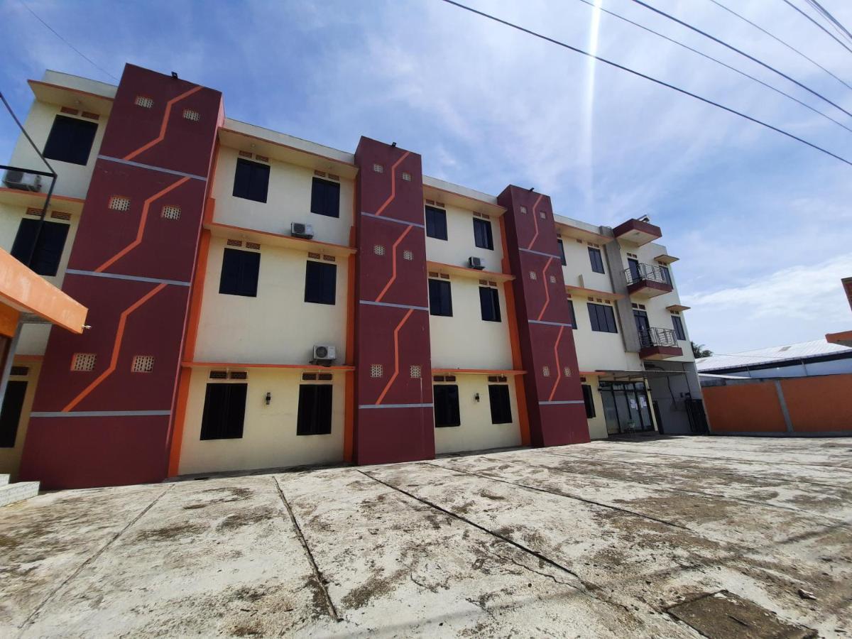 Oyo 3373 Favour Hotel Pagaralam Dış mekan fotoğraf