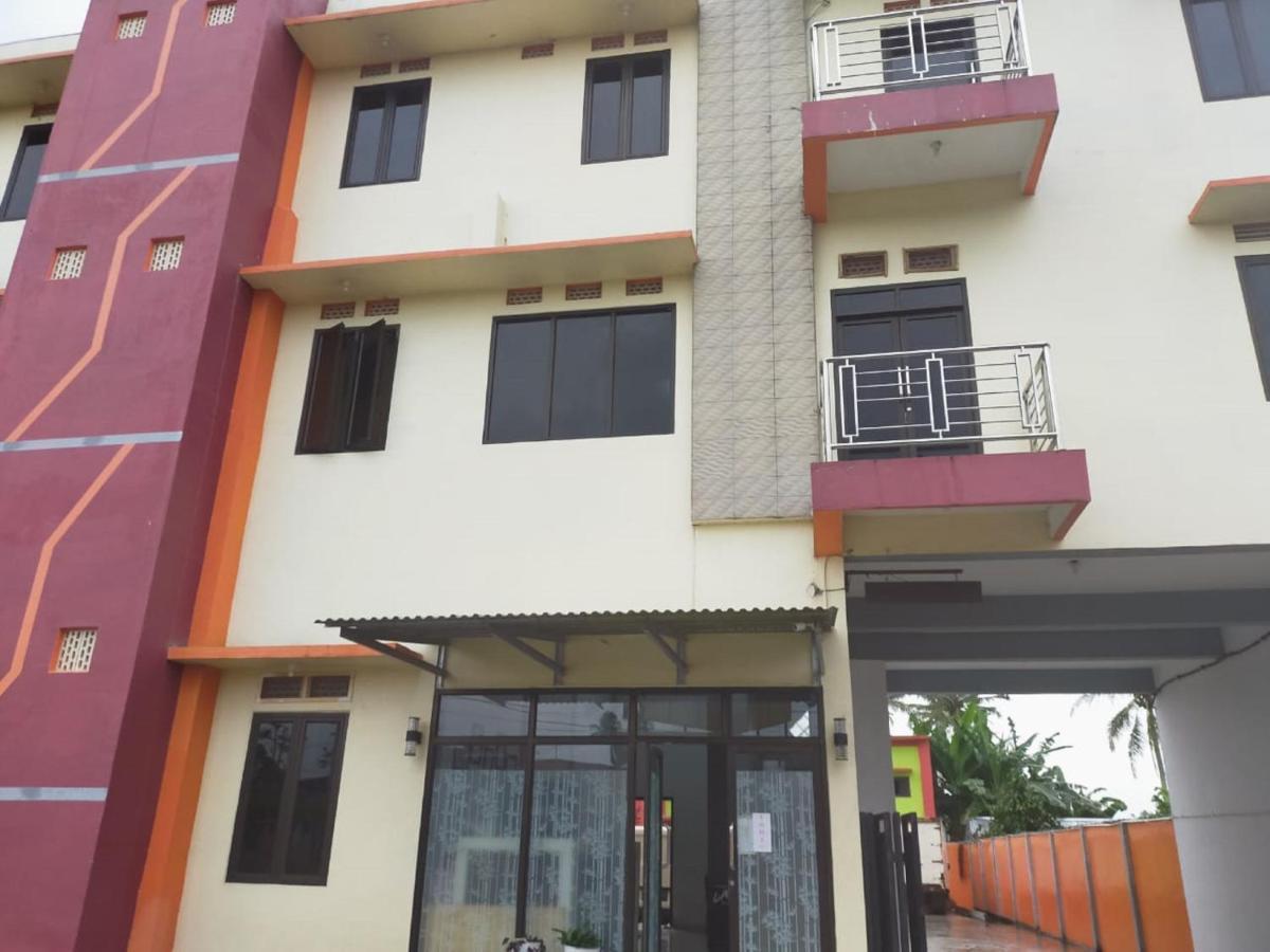 Oyo 3373 Favour Hotel Pagaralam Dış mekan fotoğraf
