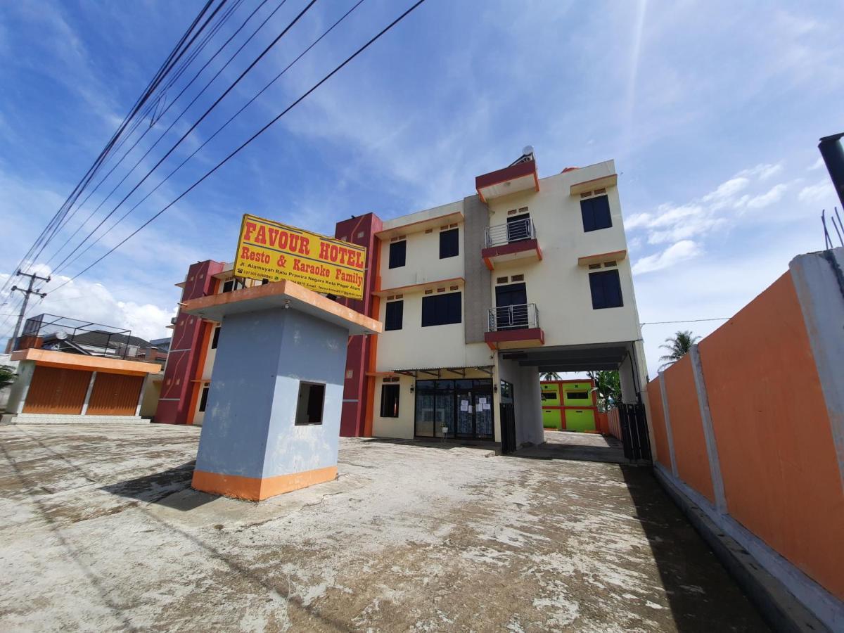 Oyo 3373 Favour Hotel Pagaralam Dış mekan fotoğraf