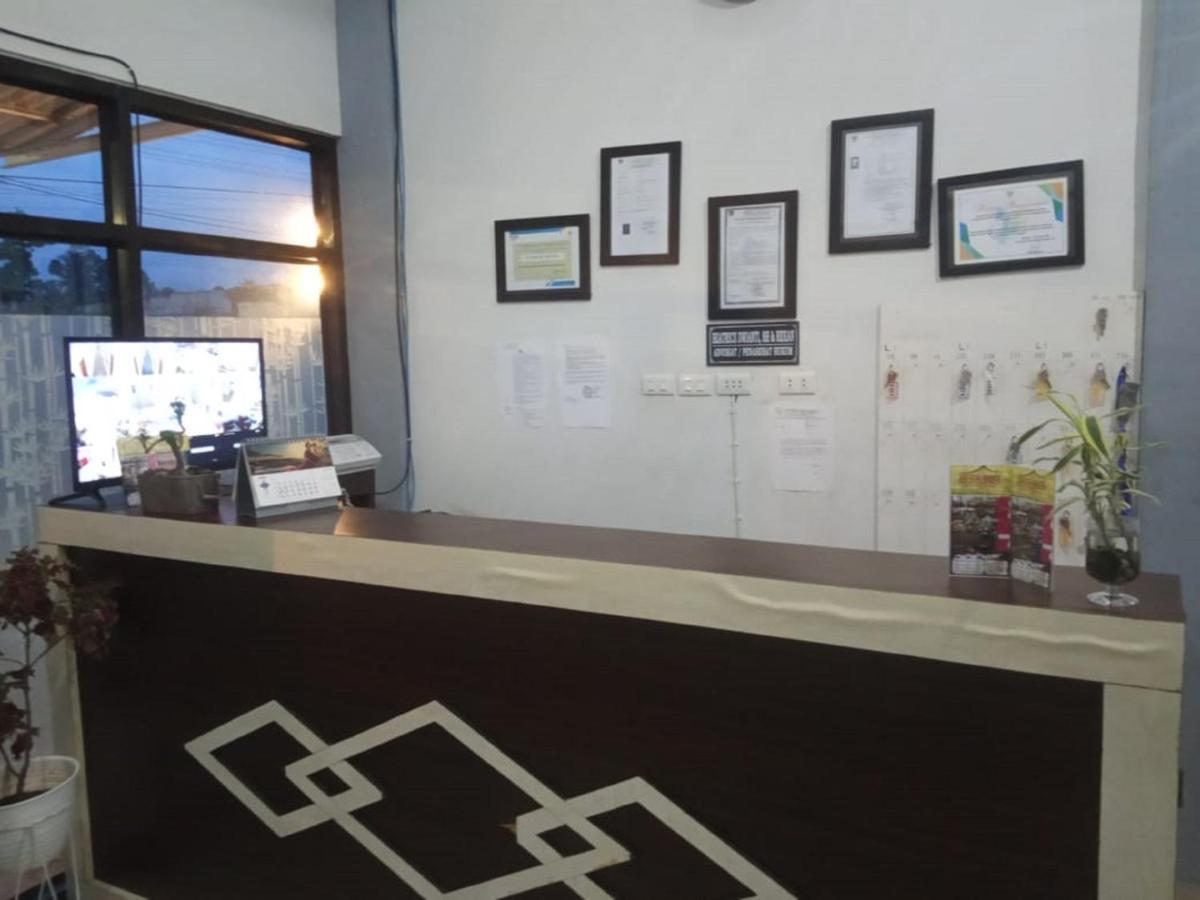 Oyo 3373 Favour Hotel Pagaralam Dış mekan fotoğraf