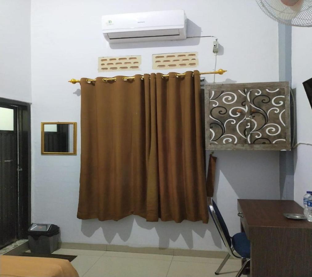 Oyo 3373 Favour Hotel Pagaralam Dış mekan fotoğraf