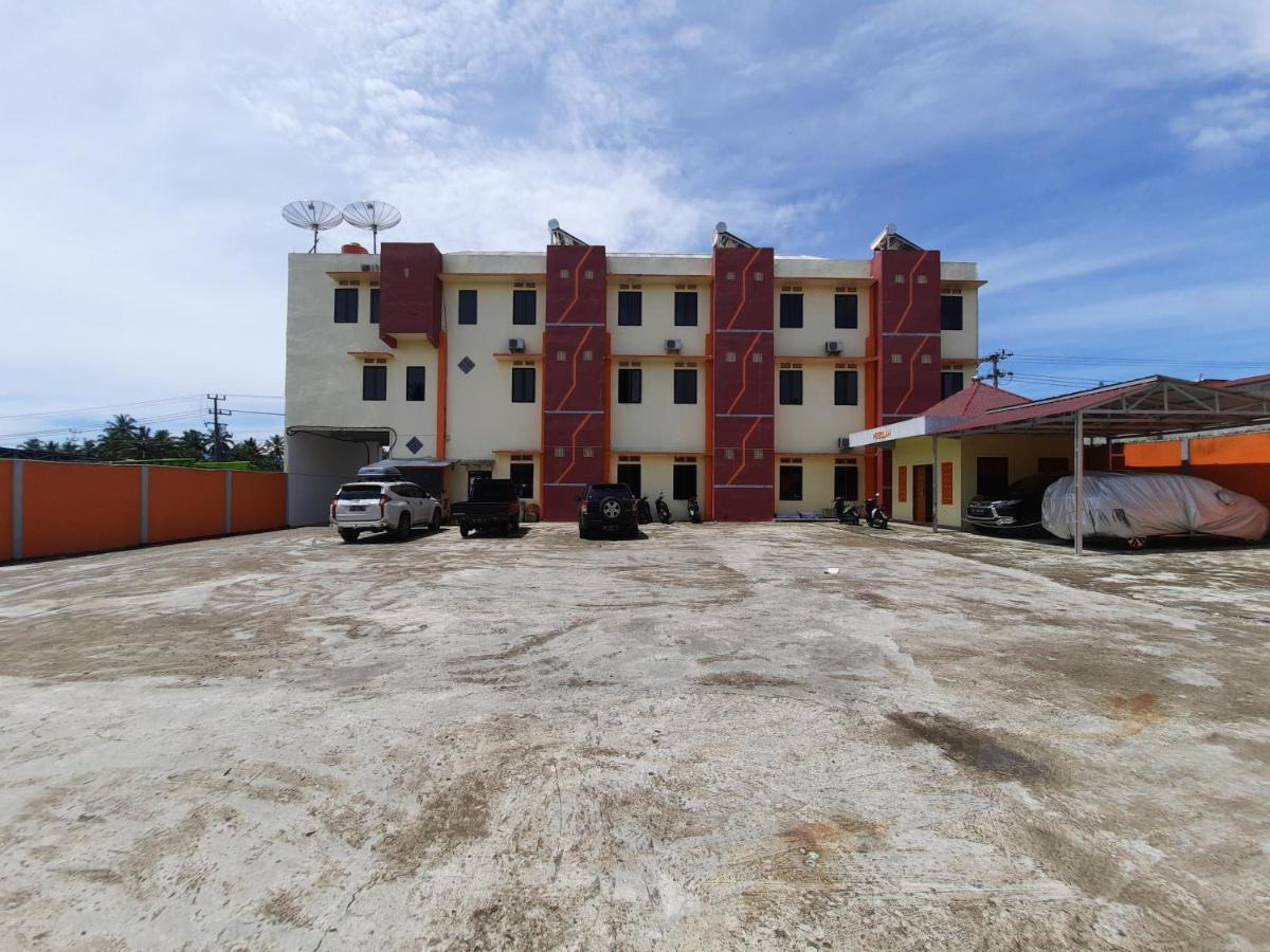 Oyo 3373 Favour Hotel Pagaralam Dış mekan fotoğraf