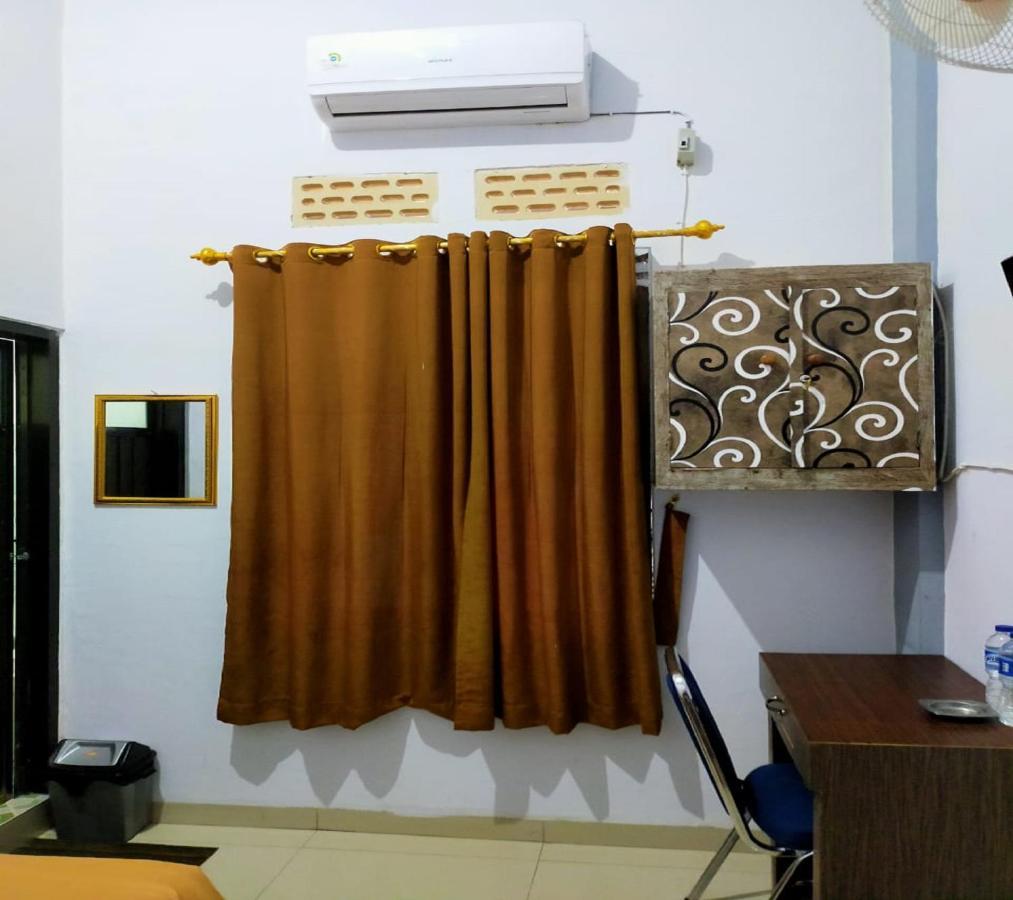 Oyo 3373 Favour Hotel Pagaralam Dış mekan fotoğraf