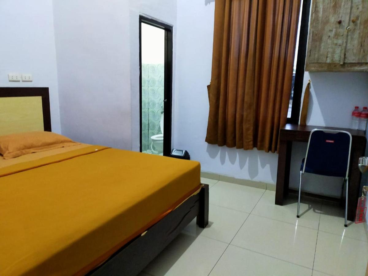 Oyo 3373 Favour Hotel Pagaralam Dış mekan fotoğraf