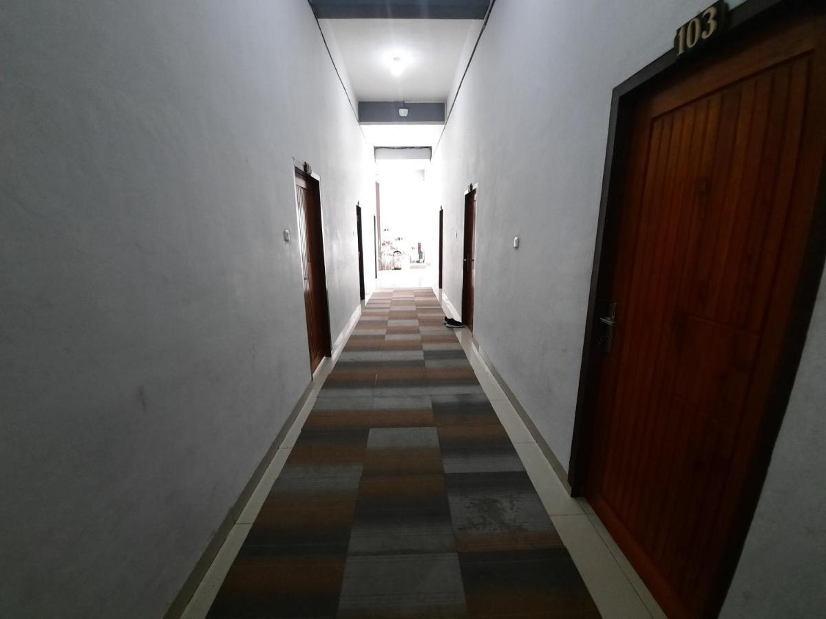 Oyo 3373 Favour Hotel Pagaralam Dış mekan fotoğraf