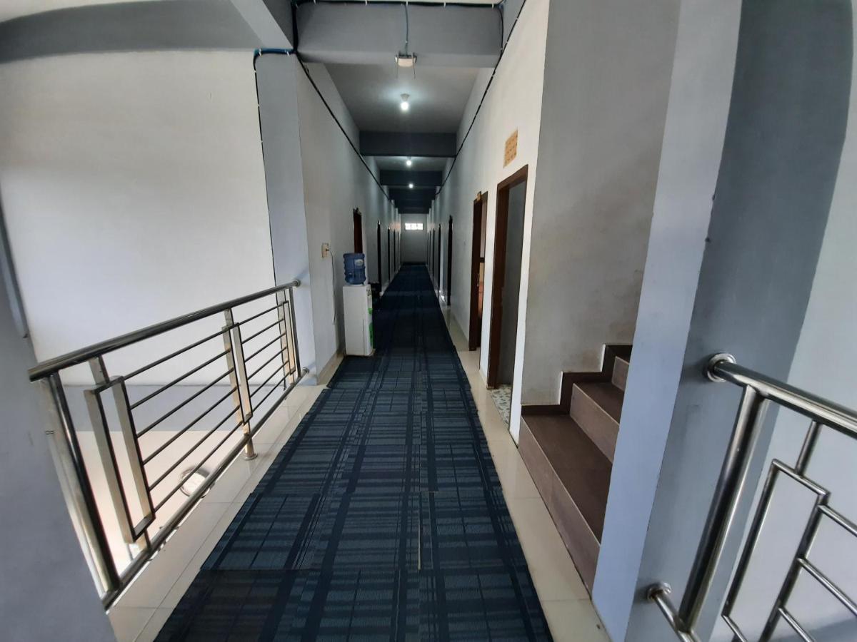 Oyo 3373 Favour Hotel Pagaralam Dış mekan fotoğraf