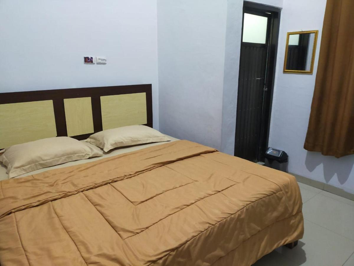 Oyo 3373 Favour Hotel Pagaralam Dış mekan fotoğraf