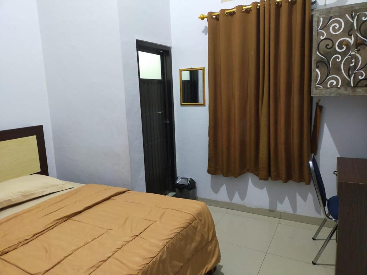 Oyo 3373 Favour Hotel Pagaralam Dış mekan fotoğraf