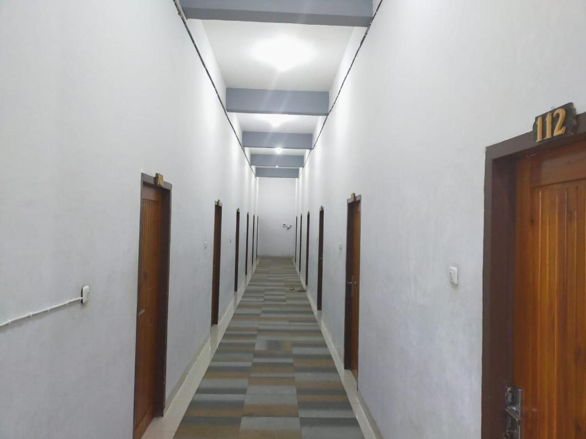 Oyo 3373 Favour Hotel Pagaralam Dış mekan fotoğraf